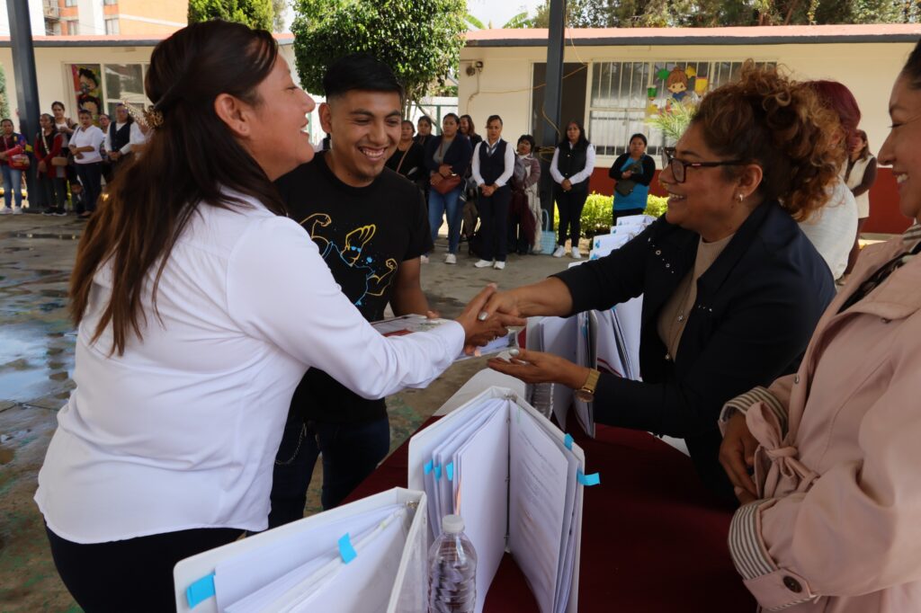 Tere Alfaro entrega obra de rehabilitación en CAIC Cuautlancingo Centro