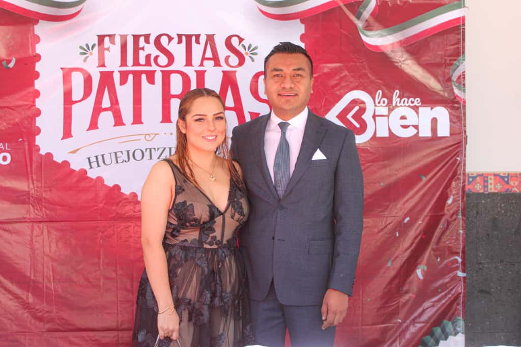 Huejotzingo conmemora el CCXV Aniversario de la Independencia de México con desfile cívico-escolar