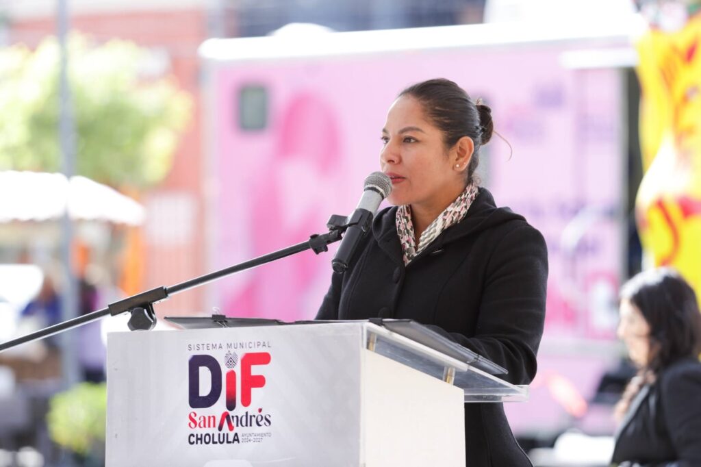 San Andrés Cholula se ilumina de rosa en el Día Internacional de la Lucha contra el Cáncer de Mama