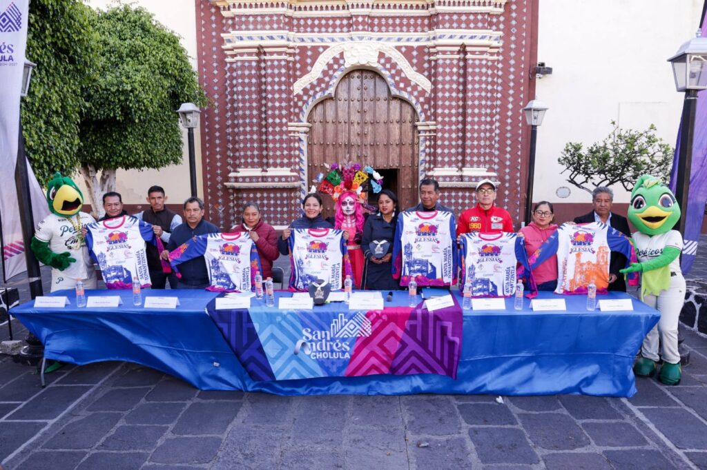 Presenta Lupita Cuautle la playera y medalla de la “Carrera de las Iglesias 2025”