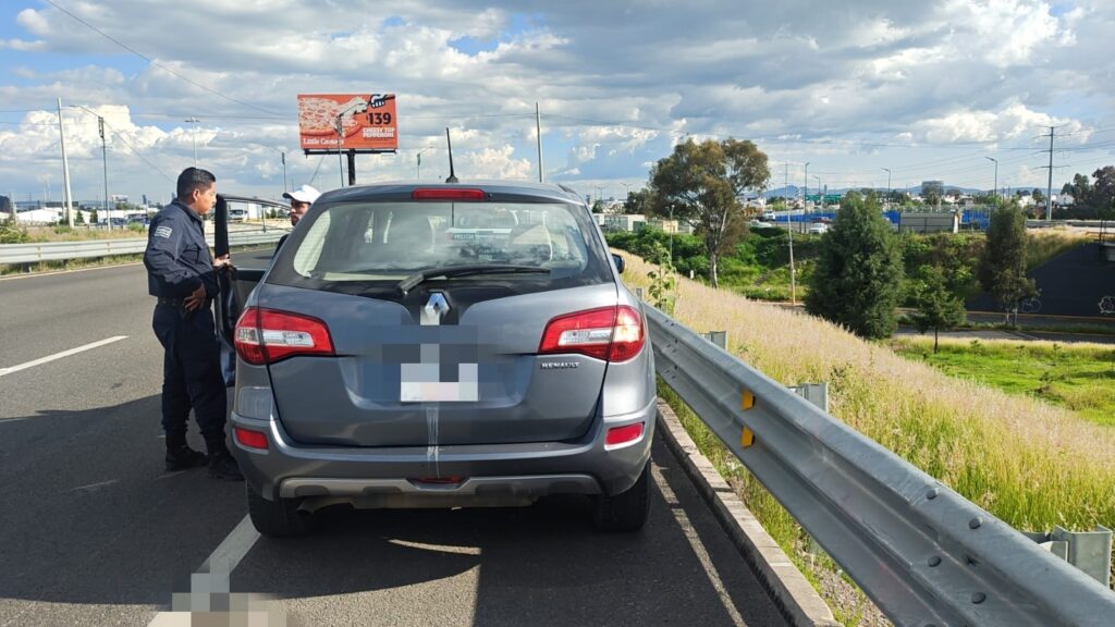 SSCyPC de Cuautlancingo recupera auto con reporte de robo y asegura al conductor