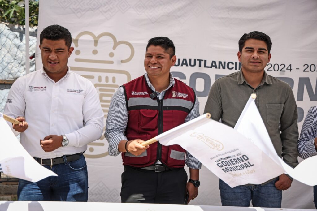 Omar Muñoz arranca obra de pavimentación en Sanctorum