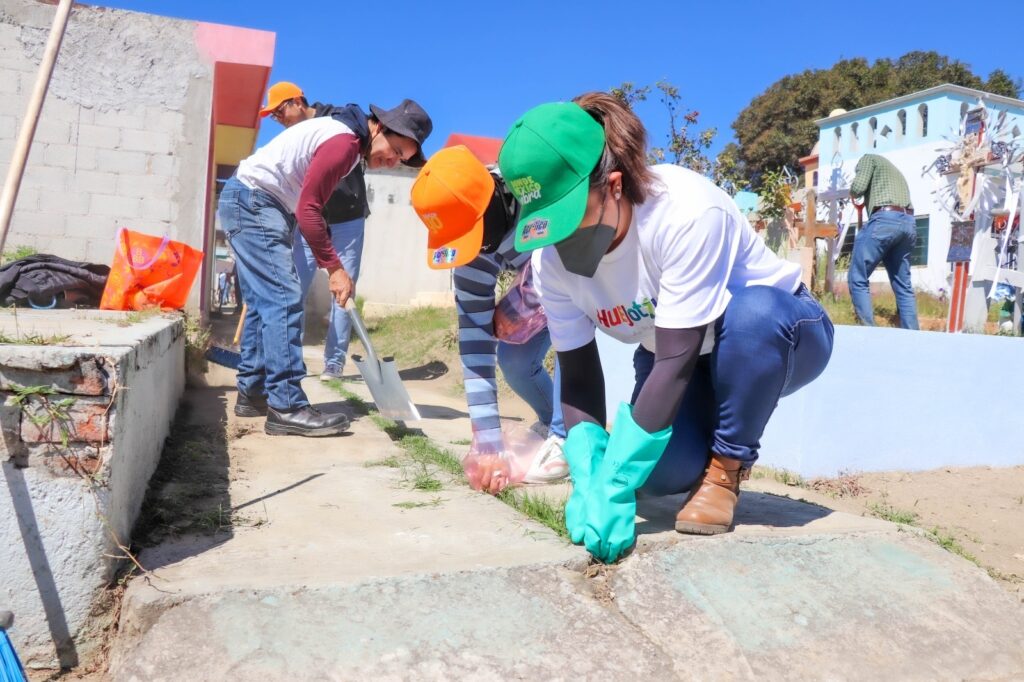 Con acciones de mantenimiento en panteones, Huejotzingo se prepara para el Día de Muertos