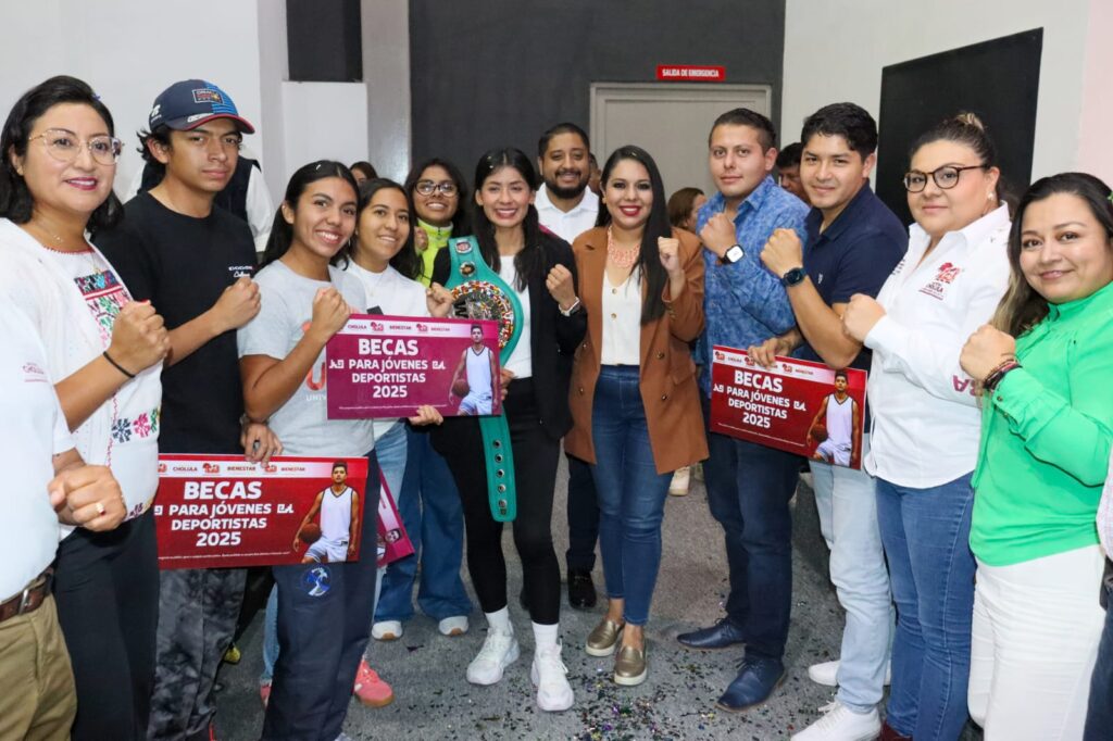 En compañía de Gaby “La Bonita” Sánchez, Tonantzin Fernández entrega becas a jóvenes deportistas y universitarios
