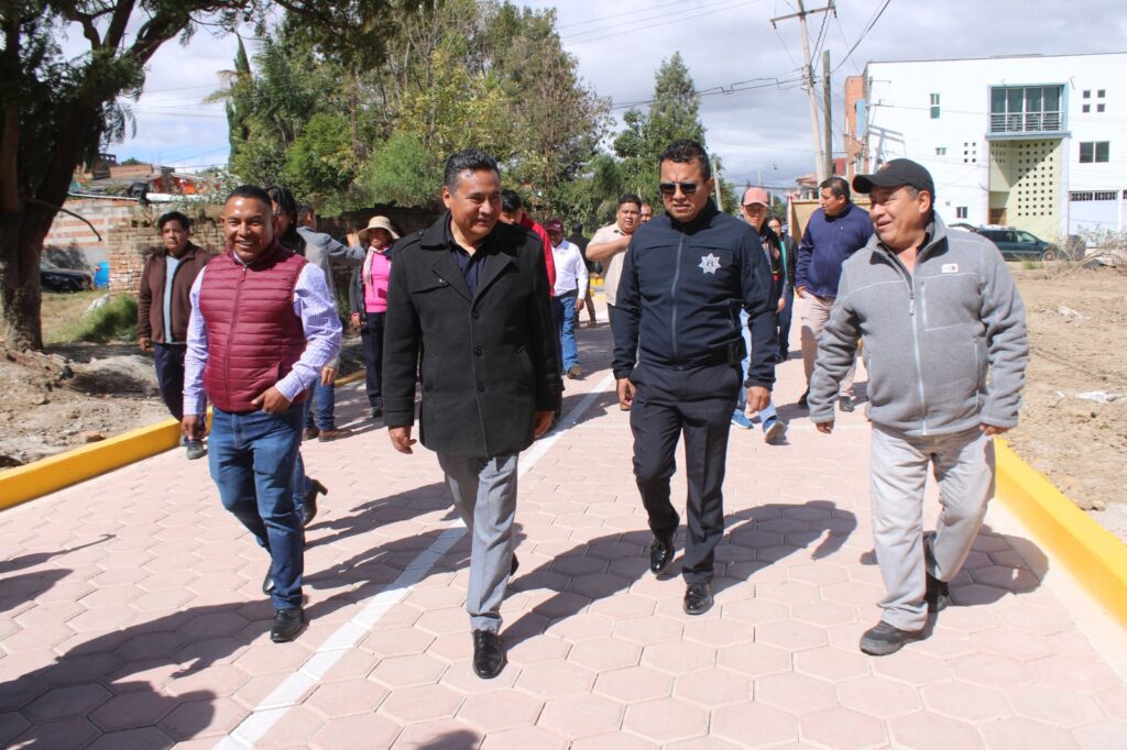 Entrega Armando Aguirre la rehabilitación de la calle Zaragoza en Ocotlán