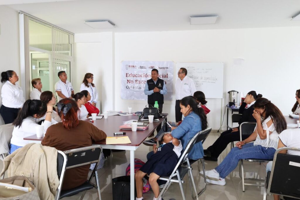 Coronango impulsa la formación docente con capacitación a alumnas del BINE