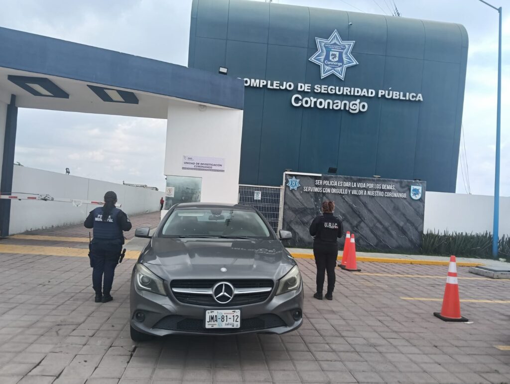 Policía Municipal de Coronango detiene a mujer por conducir vehículo con reporte de robo