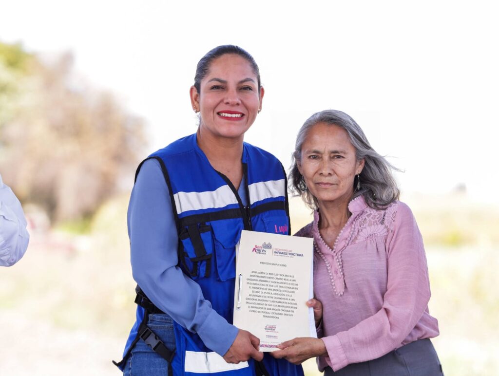 Mejora Lupita Cuautle servicios básicos en San Luis Tehuiloyocan con nueva red de electrificación