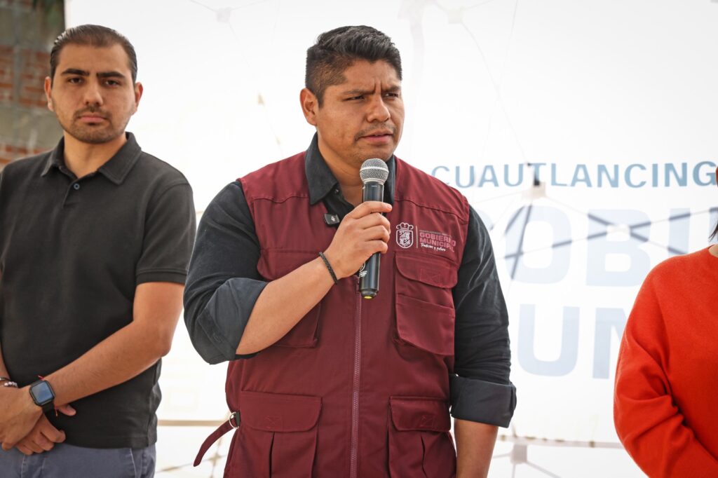 Omar Muñoz refrenda compromiso de mejorar la infraestructura de la comunidad