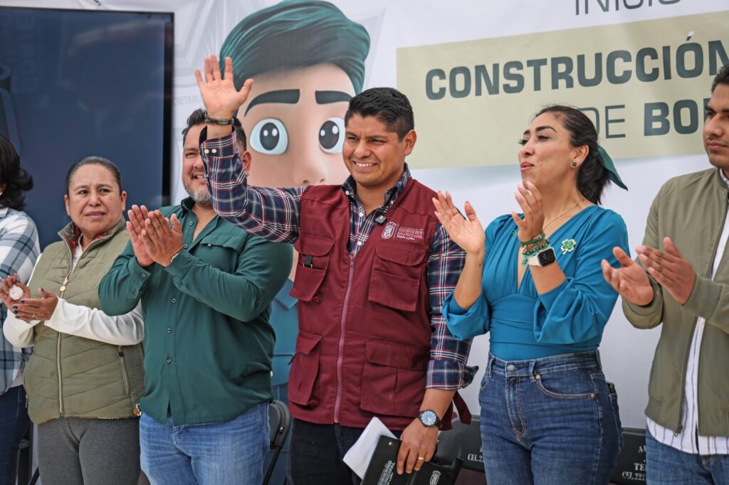 Omar Muñoz inicia obra de construcción de estación de bomberos