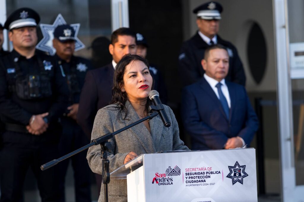Equipa Lupita Cuautle a Policía y Protección Civil de San Andrés Cholula