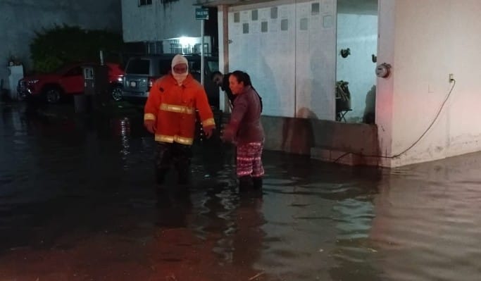 Tras intensa lluvia SSCyPC de Cuautlancingo implementa “Operativo Acuario”