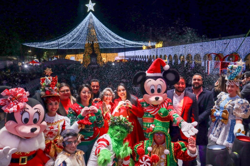 Tonantzin Fernández enciende la Navidad en San Pedro Cholula