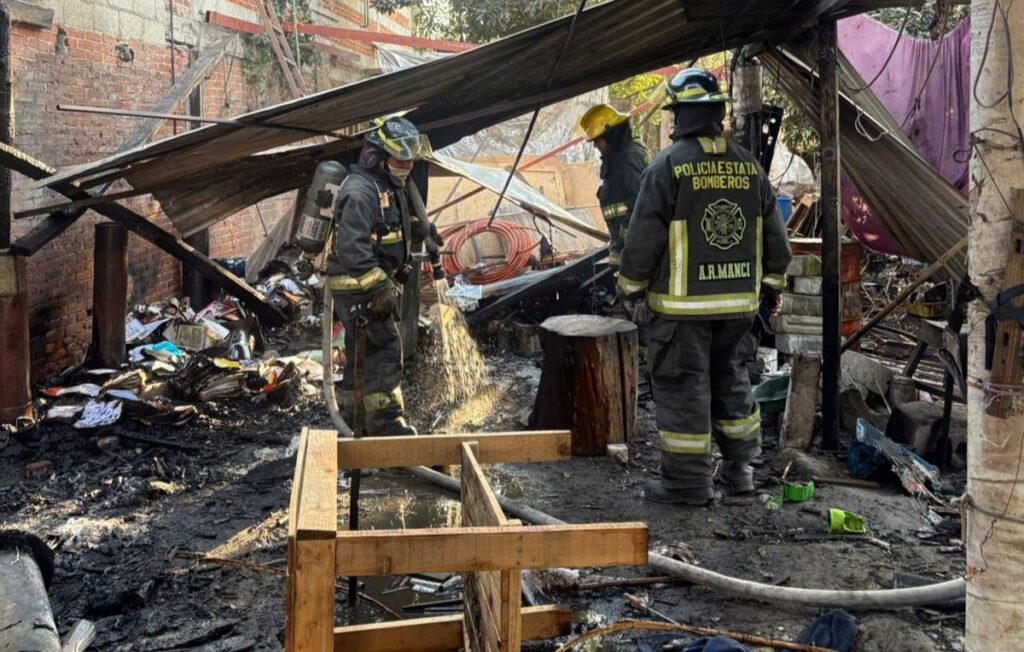 Explosión en vivienda con pirotecnia moviliza a cuerpos de emergencia en San Martín Zoquiapan