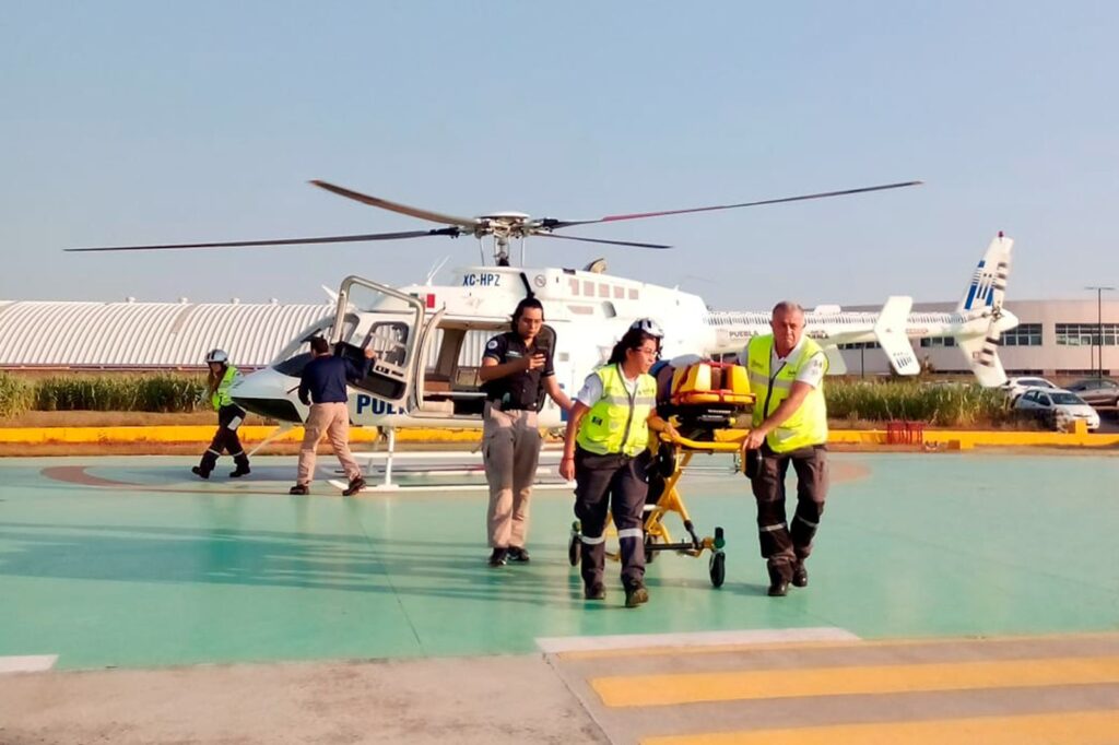 CON RESPUESTA AÉREA INMEDIATA, GOBIERNO POBLANO SALVA VIDA DESDE IZÚCAR DE MATAMOROS