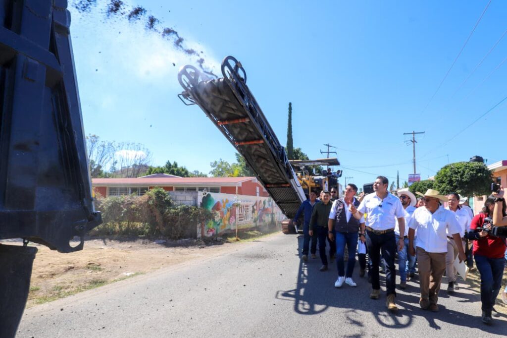 CARRETERA IZÚCAR-LOS LIMONES ACERCA OPORTUNIDADES Y CONECTA COMUNIDADES