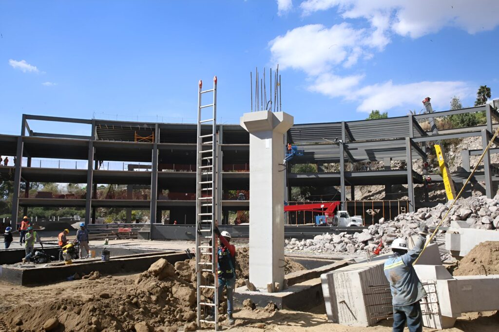 CON MANO DE OBRA COMPROMETIDA CON PUEBLA, UNIVERSIDAD DEL DEPORTE AVANZA 65%