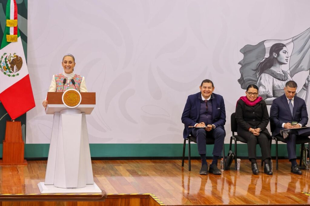 CUMPLE LA PRESIDENTA SHEINBAUM CON DAMNIFICADOS EN PUEBLA