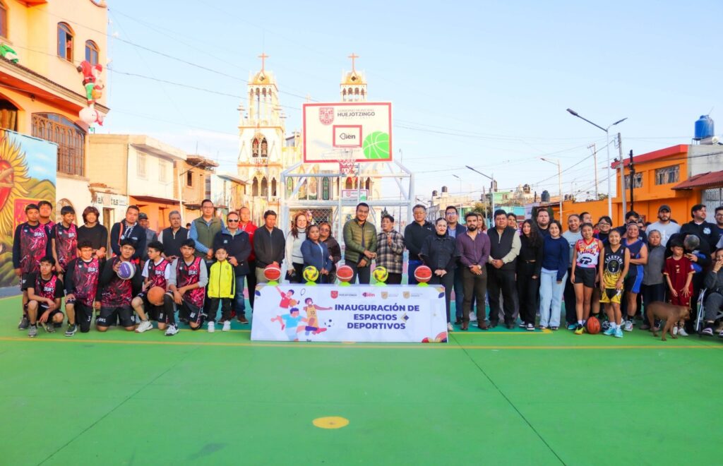 Roberto Solís llama a la juventud a apropiarse y cuidar las canchas del Carmen en Huejotzingo