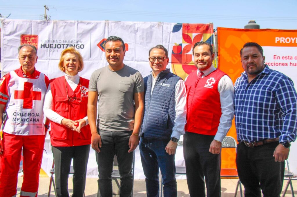 Entregan 500 despensas a familias de Santa Ana Xalmimilulco