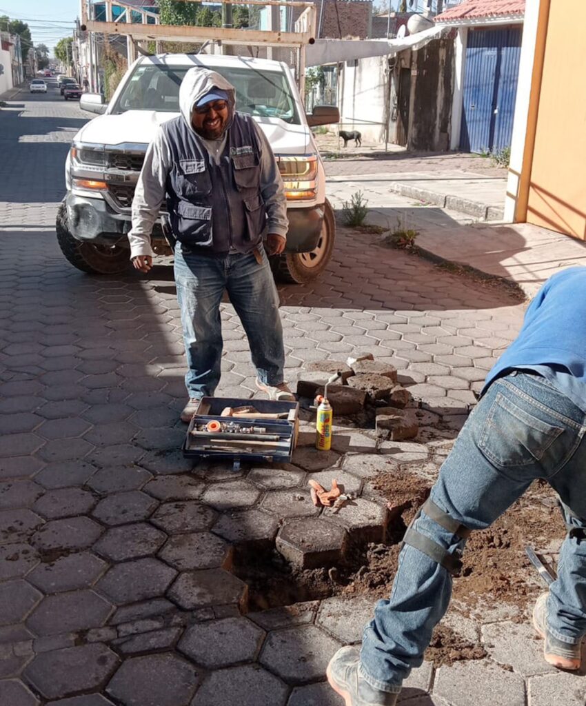 SOSAPACH atiende de manera inmediata fugas de agua en la cabecera municipal de San Pedro Cholula
