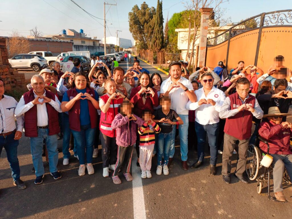 Tras 15 años de espera, Tonantzin Fernández entrega pavimentación en San Diego Cuachayotla