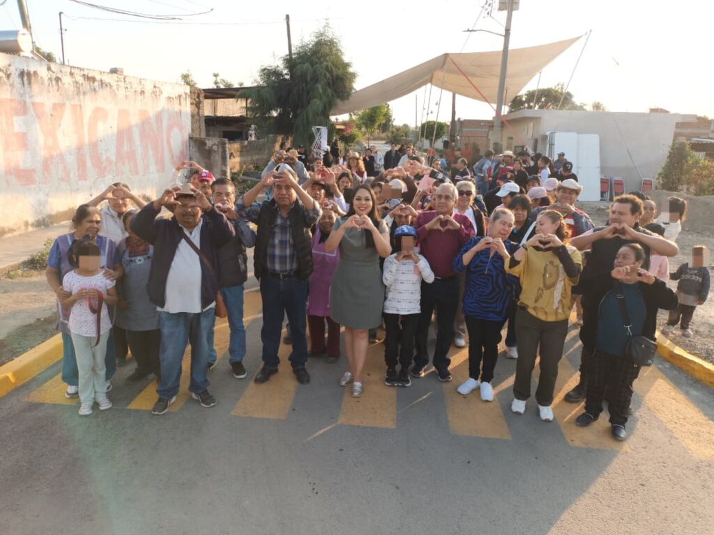 Tonantzin Fernández entrega pavimentación de la calle Lerdo de Tejada en Santa María Acuexcomac