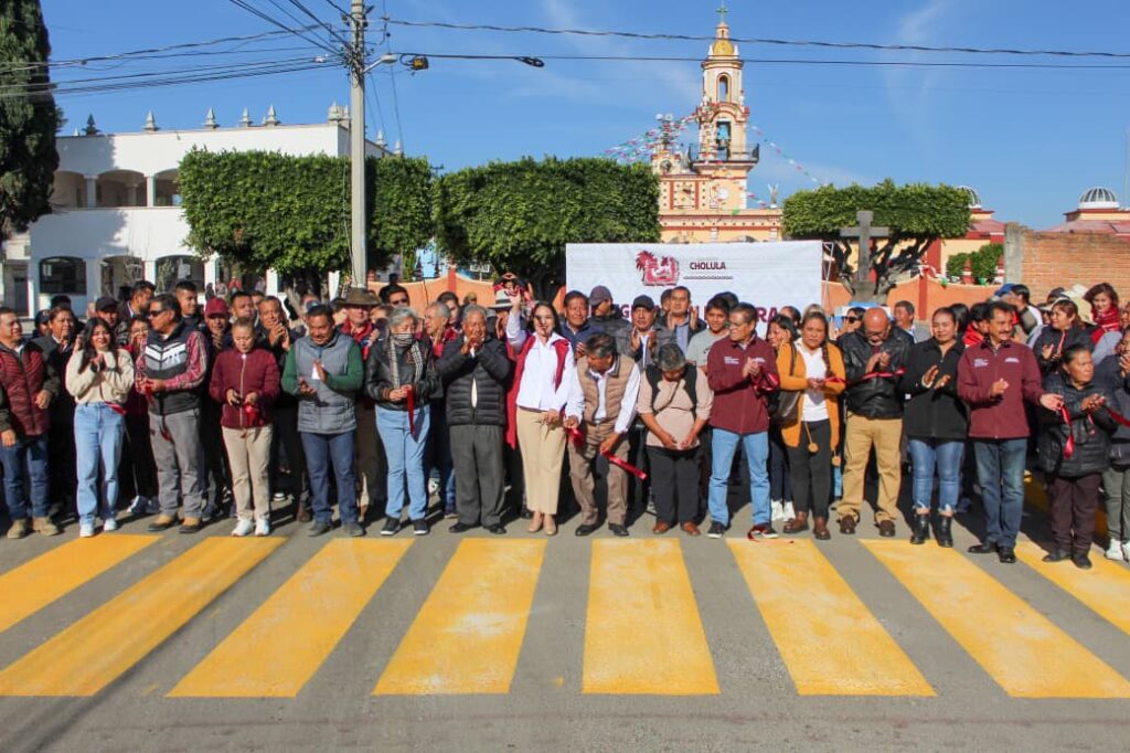 Continúa Tonantzin Fernández rehabilitando vialidades de San Pedro Cholula