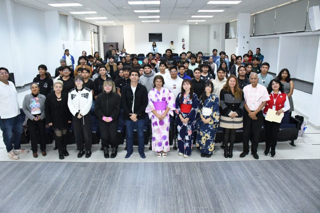 Tejen UTH y Club Hippo alianzas para impulsar la formación global