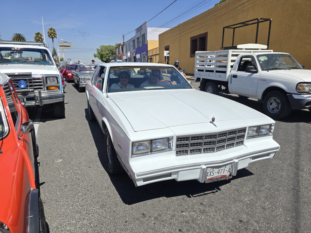 Club del Automóvil Antiguo de Cholula celebra el Día de la Amistad con rodada