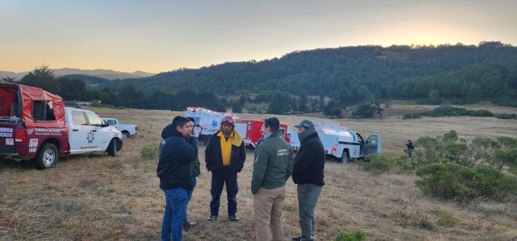 Gobierno de Puebla realiza vuelos de reconocimiento por incendio en la Sierra Negra