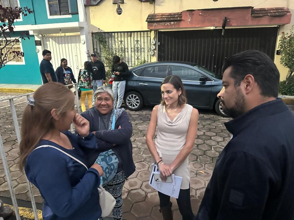 Entrega de sillas de ruedas y bastones fortalece el apoyo social en el Distrito 10