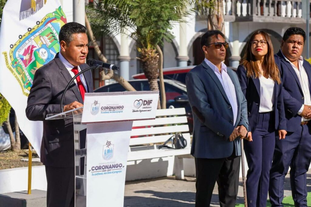 Armando Aguirre encabezó la ceremonia cívica