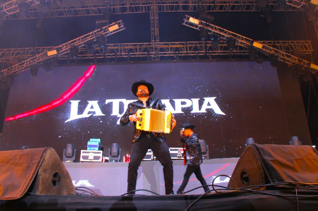 ÉXITO TOTAL EL CIERRE DE CONCIERTOS DE “MASCARITAS 2026” EN HUEJOTZINGO; MILES COREAN CANCIONES DE LOS ALAMEÑOS