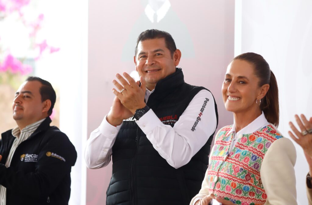 GOBIERNO DE MÉXICO Y PUEBLA IMPULSAN EJE CUAUTLA-TLAPA, REGISTRA 90% DE AVANCE