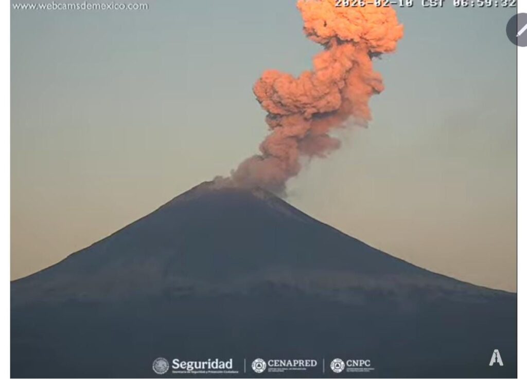 POPOCATÉPETL EMITE FUMAROLA DE 1 KM; ACTIVIDAD PERMANECE EN AMARILLO FASE 2