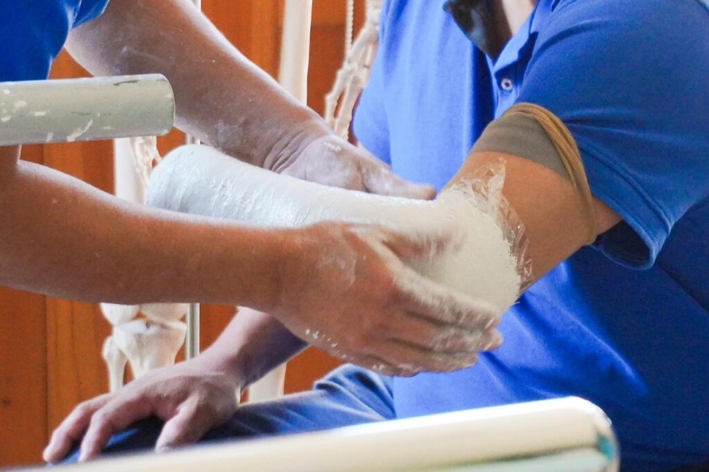 GESTIONA SHAMY SPEZIA PRÓTESIS DE MANO Y PIERNA PARA PACIENTES DEL CRI HUEJOTZINGO