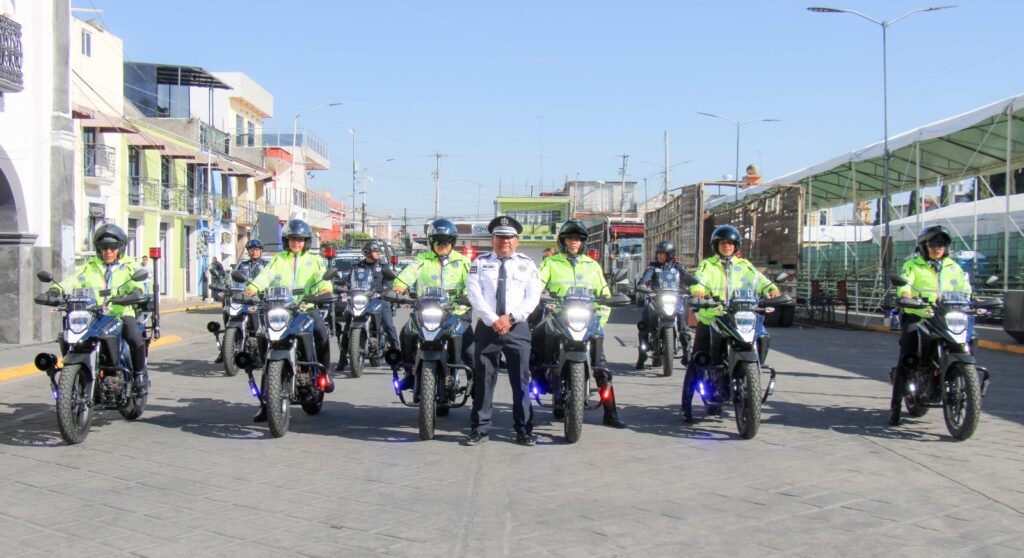 ROBERTO SOLÍS FORTALECE LA SEGURIDAD EN HUEJOTZINGO; ENTREGA MOTOPATRULLAS Y EQUIPAMIENTO TÁCTICO
