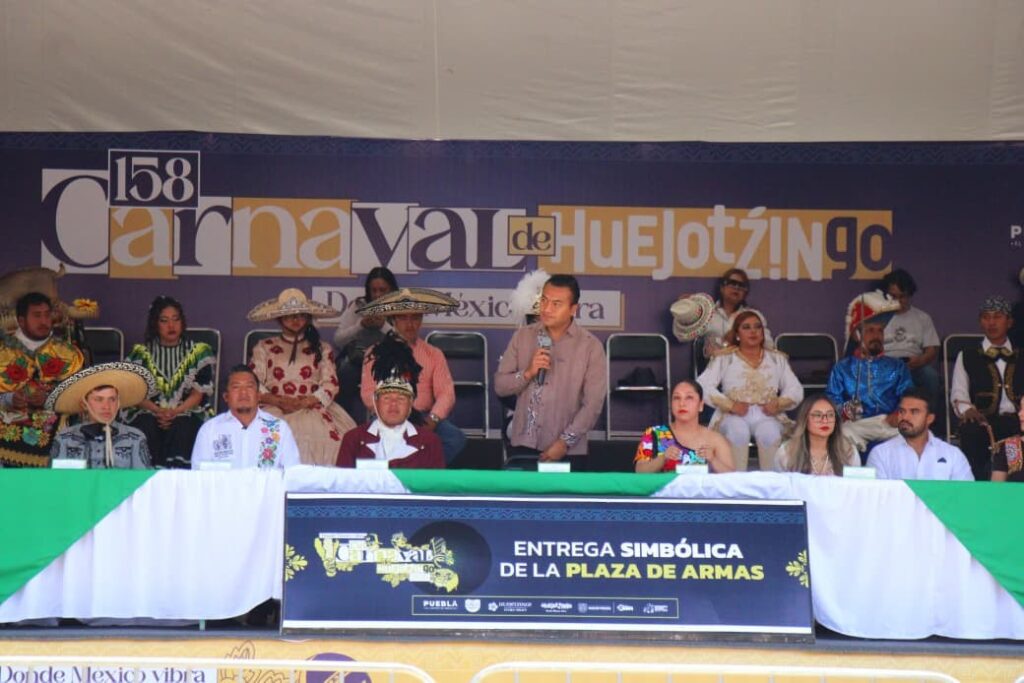 ¡INICIA EL CARNAVAL DE HUEJOTZINGO 2026! ROBERTO SOLÍS ENTREGA LA PLAZA DE ARMAS AL GENERAL EN JEFE EN UN ACTO SIN PRECEDENTES