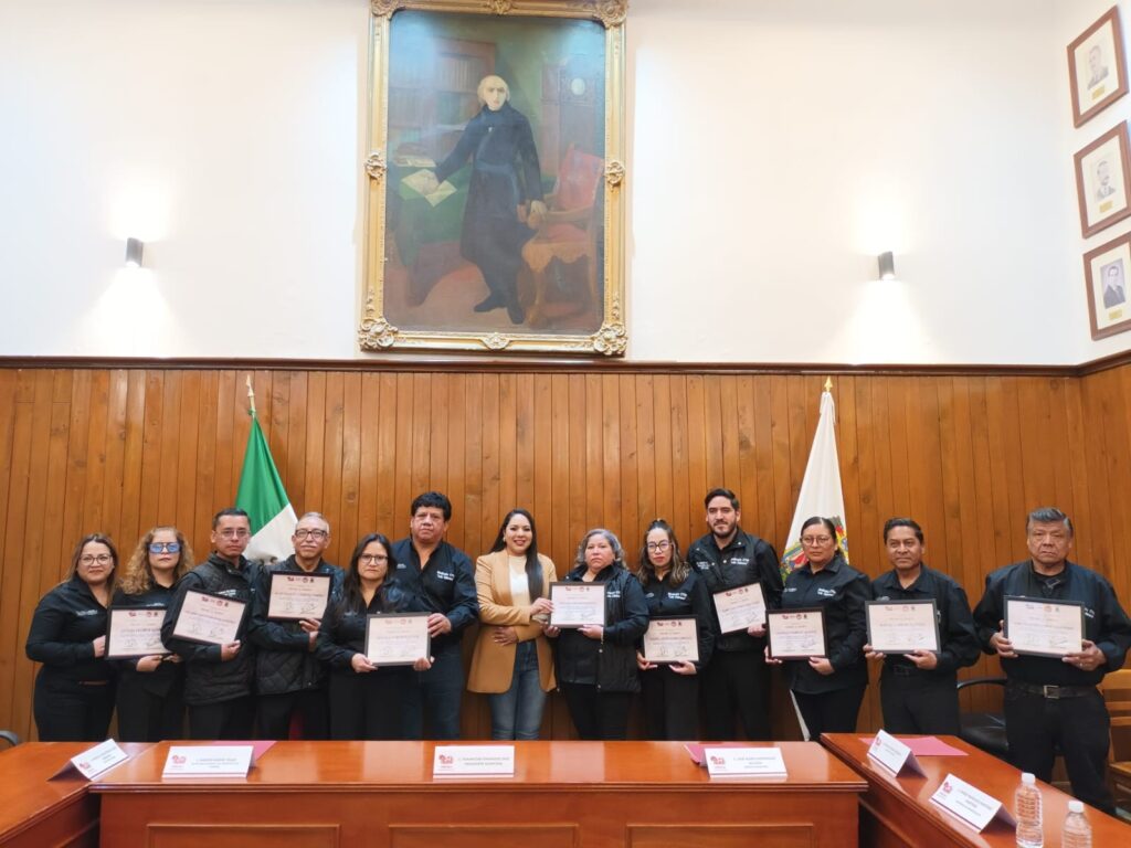 Entrega Tonantzin Fernández reconocimientos al mérito a personal sindicalizado