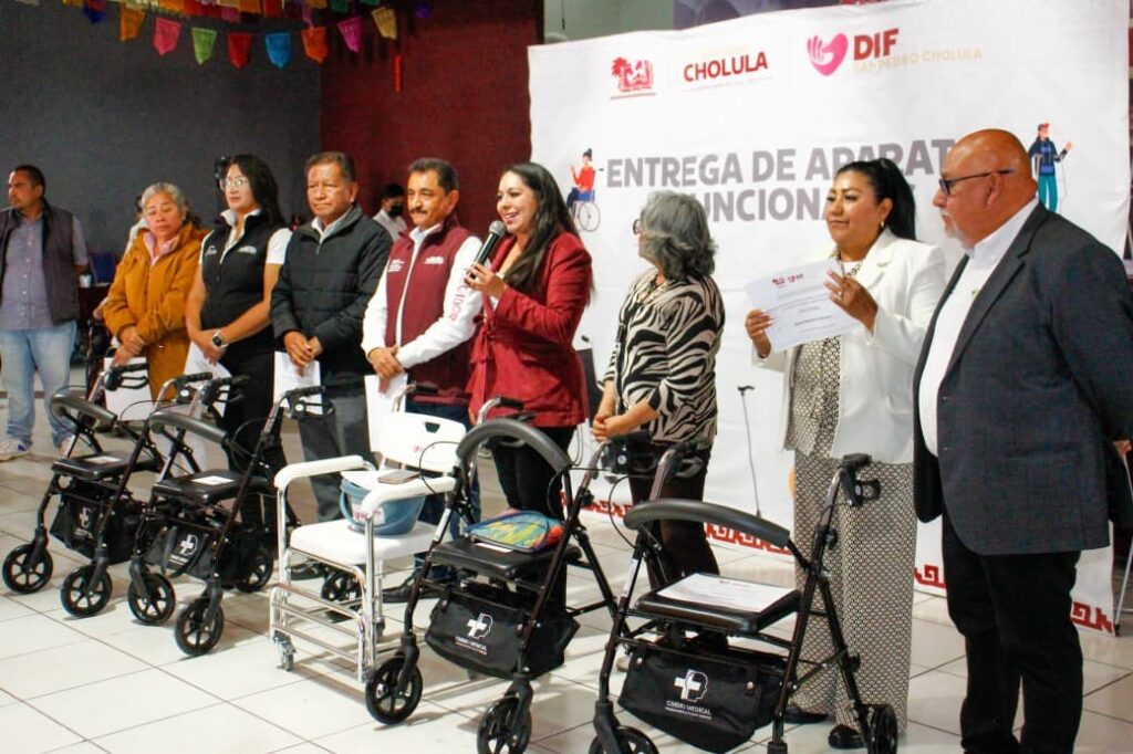 Entrega DIF Municipal aparatos funcionales a personas con discapacidad