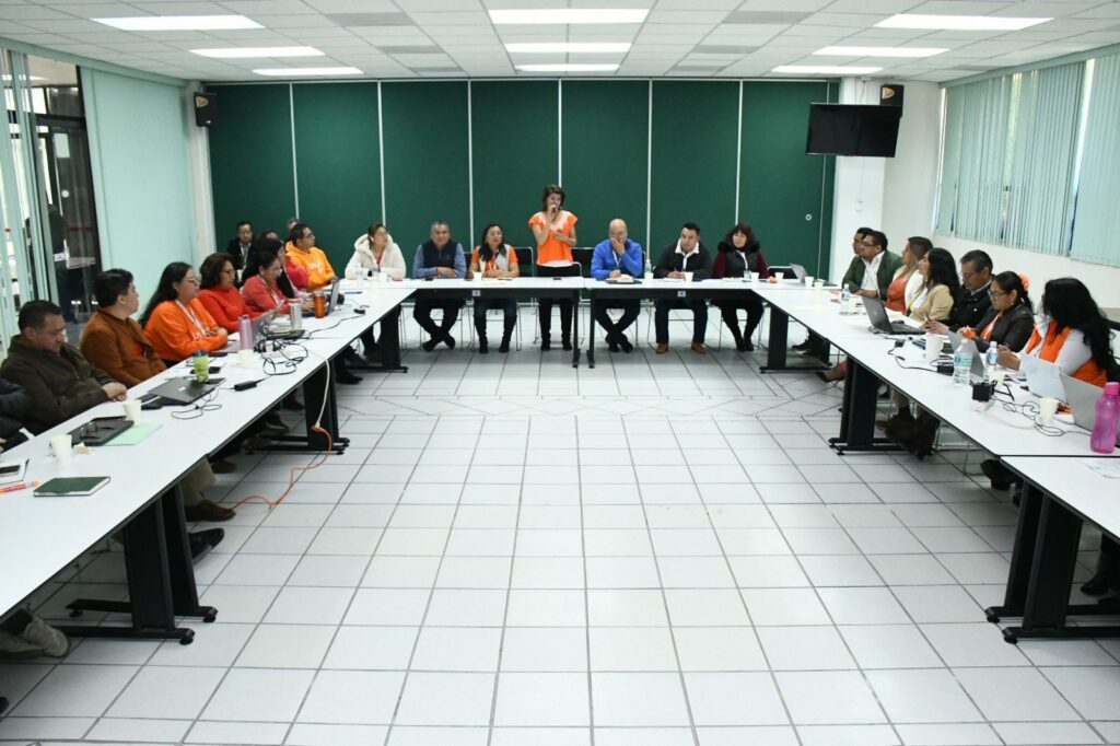 Fortalece UTH la excelencia académica, con taller de análisis del PIDE