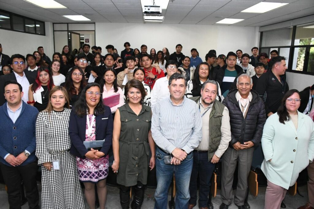 Capacita UTH a estudiantes para ser líderes conscientes en lo personal y lo profesional