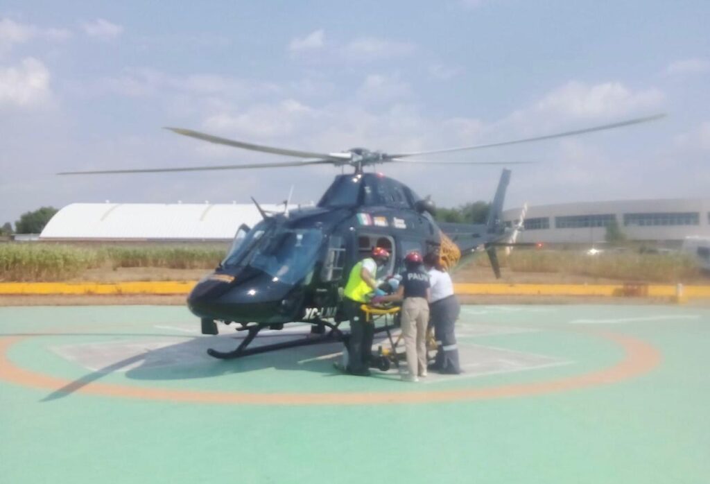 COORDINAN TRASLADO AÉREO DE UNA MUJER CON EMBARAZO GEMELAR DESDE CUETZALAN