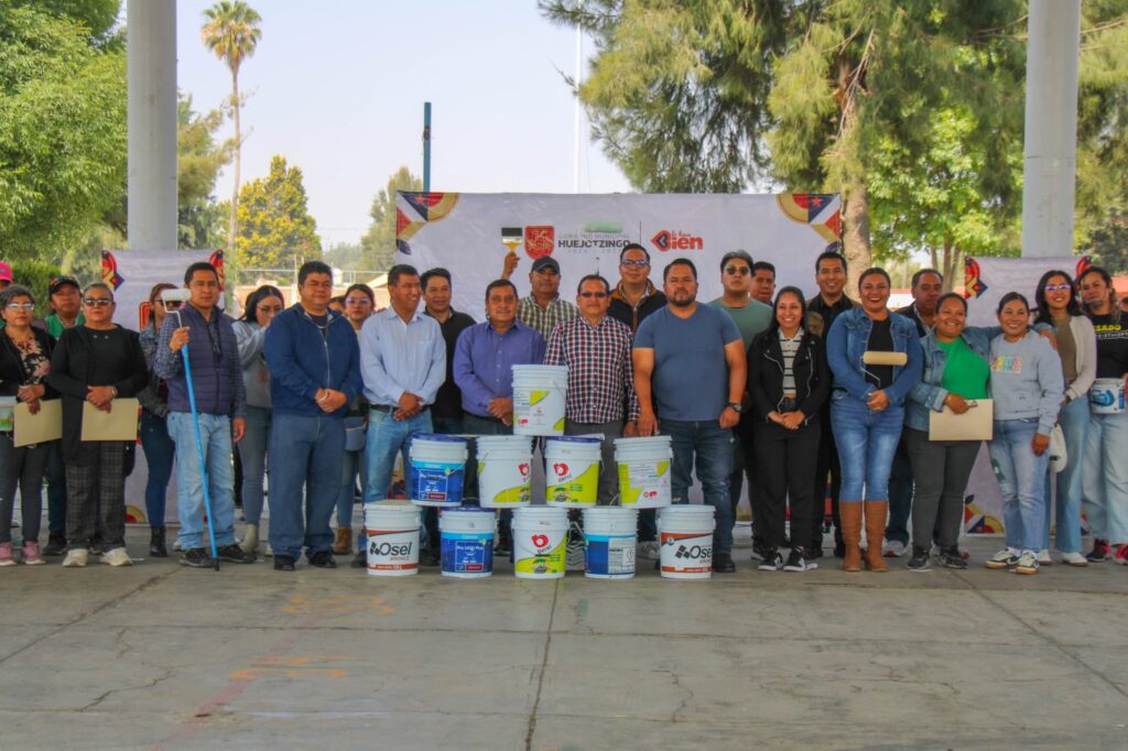 ROBERTO SOLÍS LLEVA EL PROGRAMA «COLOREANDO LA EDUCACIÓN» A SANTA ANA XALMIMILULCO; SUMAN 34 ESCUELAS INTERVENIDAS