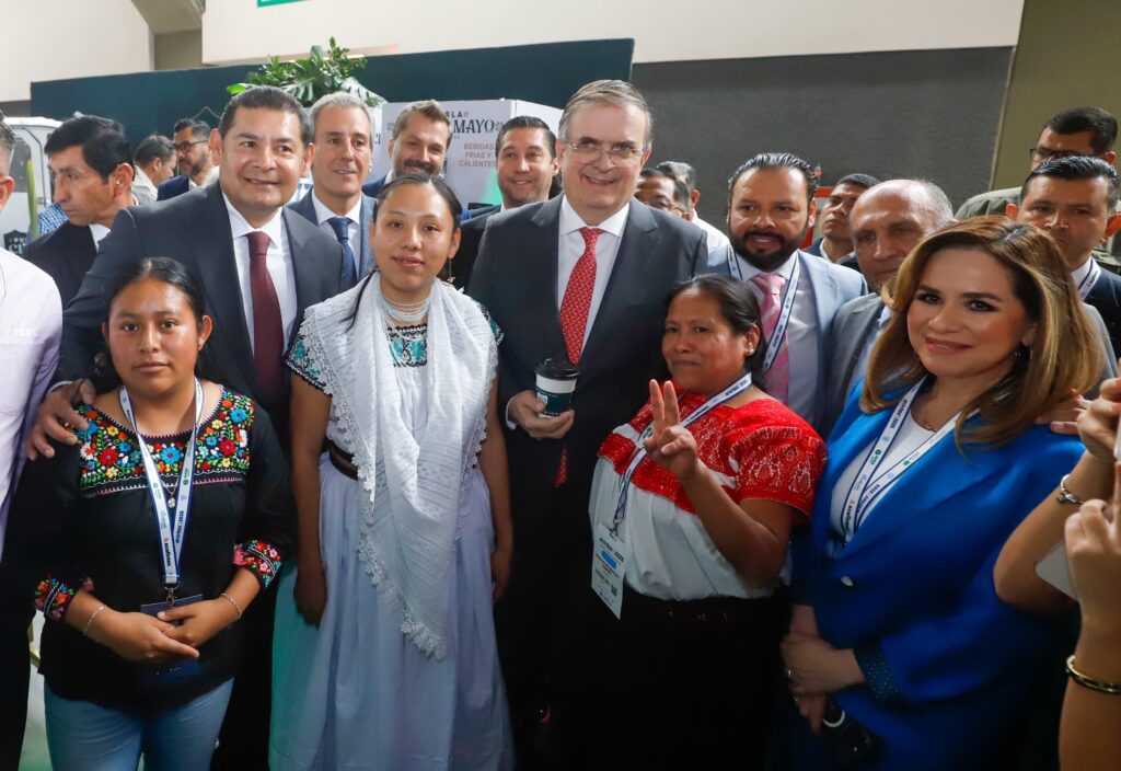 JUNTOS, GOBIERNO FEDERAL Y ESTATAL FORTALECEN INDUSTRIA TEXTIL CON SEGURIDAD Y PROMOCIÓN