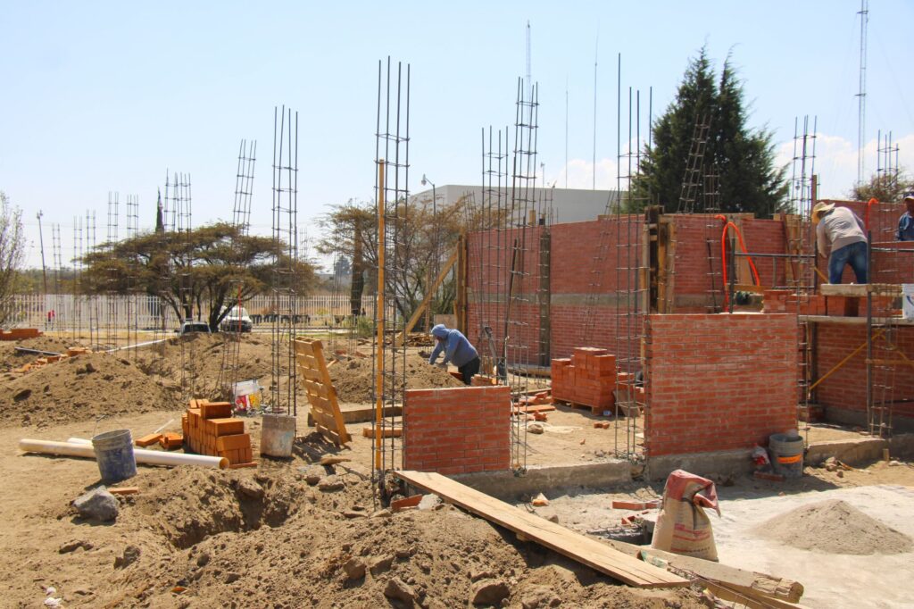 ROBERTO SOLÍS Y ALEJANDRO ARMENTA IMPARABLES: EL EDIL DE HUEJOTZINGO SUPERVISA AVANCE DE OBRA DEL CENTRO MICRORREGIONAL DE BIENESTAR ANIMAL