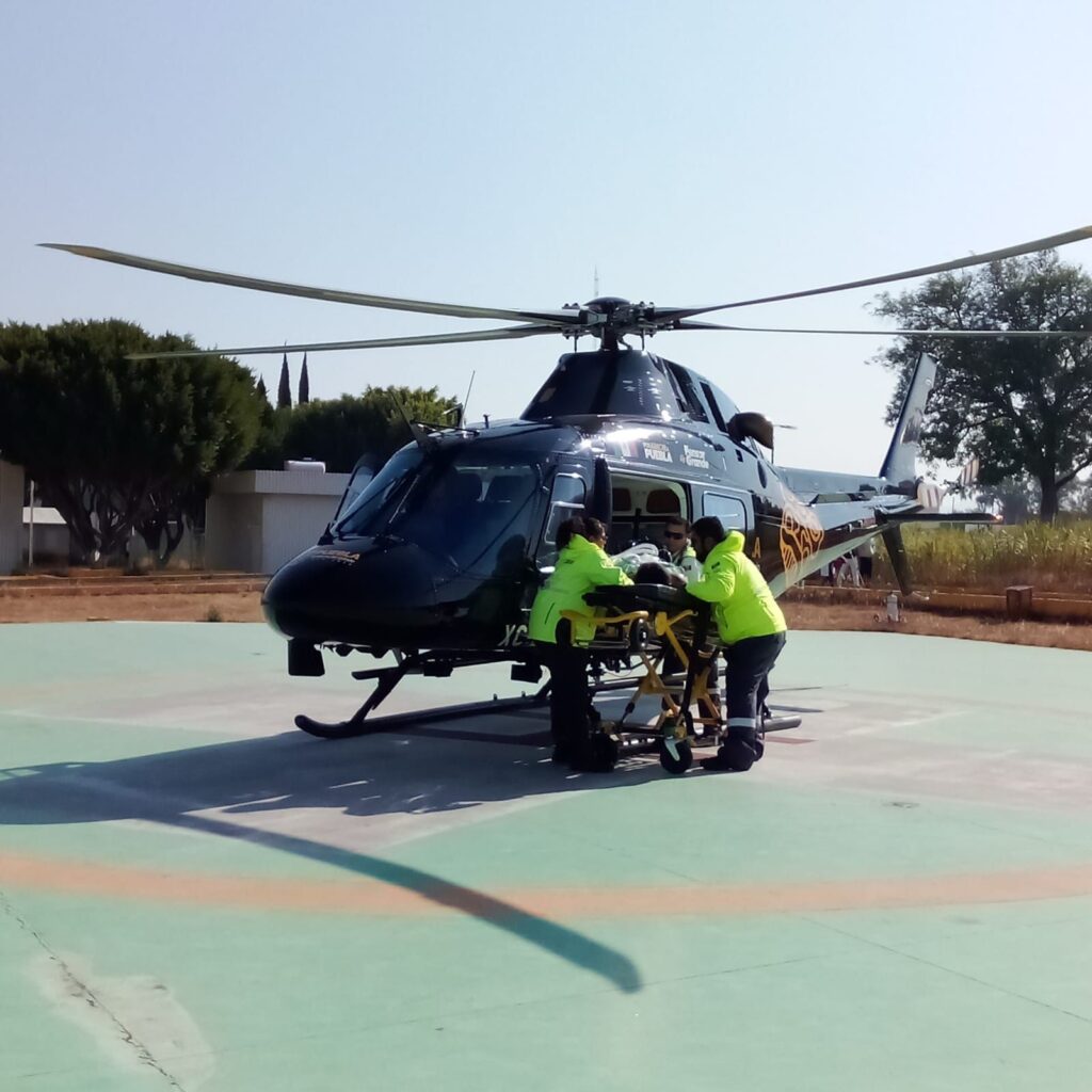 AMBULANCIA AÉREA DESDE CHIAUTLA DE TAPIA PERMITE ATENCIÓN OPORTUNA A JOVEN EMBARAZADA