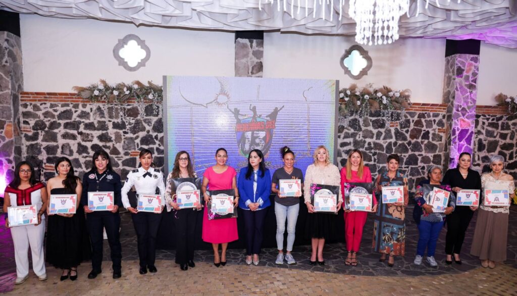 En San Andrés Cholula reconocen a mujeres destacadas