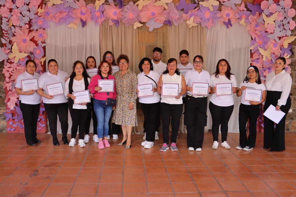 DIF Cuautlancingo fortalece capacitación y bienestar con clausura de talleres